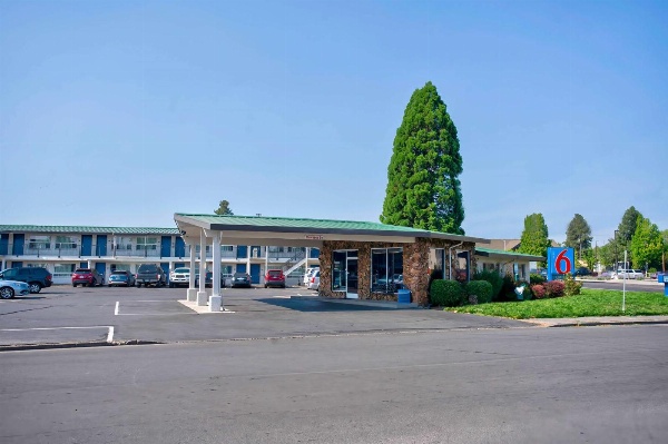 Motel 6-Bend, OR image 1