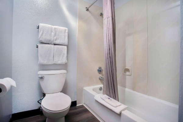 Motel 6-Bend, OR image 12