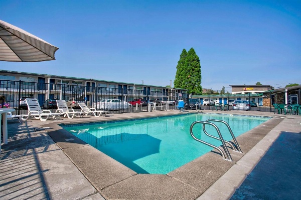 Motel 6-Bend, OR image 4
