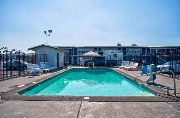 Motel 6-Bend, OR image 6