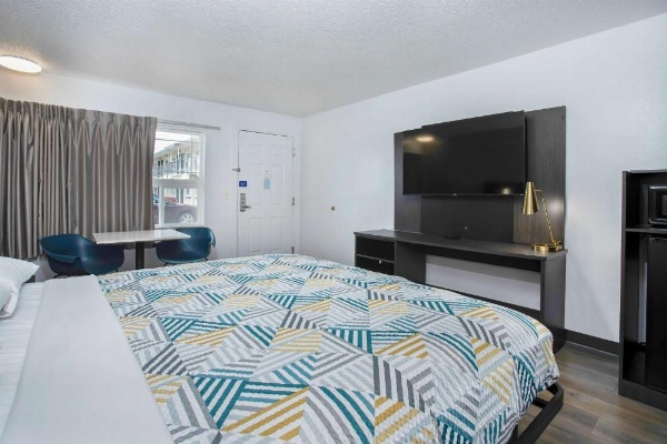 Motel 6-Bend, OR image 9